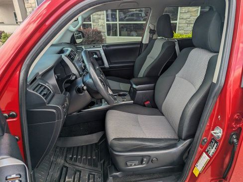 Used 2022 Toyota 4Runner SR5 AWD/4WD image 11