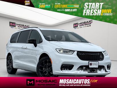 New 2026 Chrysler Pacifica Select