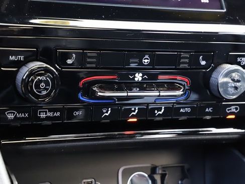 New 2025 Jeep Grand Cherokee Altitude image 28