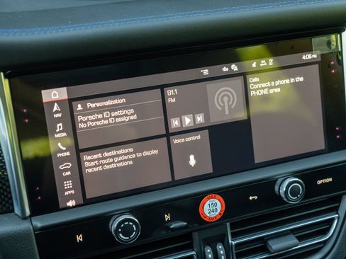Certified 2023 Porsche Macan GTS AWD/4WD image 32