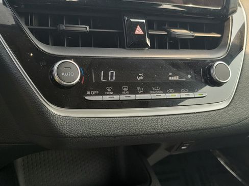 Certified 2025 Toyota Corolla LE FWD image 28