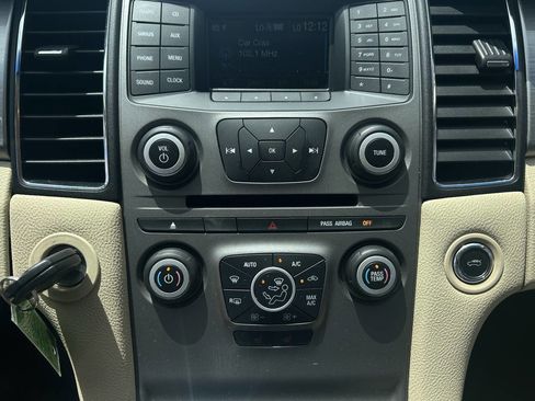 Used 2015 Ford Taurus SEL image 11