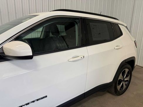Certified 2019 Jeep Compass Latitude w/ Cold Weather Group FWD image 7
