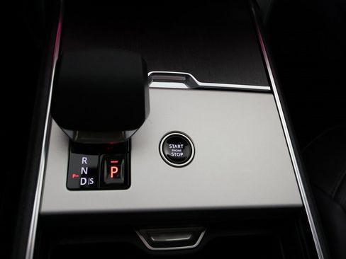 Used 2025 Land Rover Range Rover SE image 35