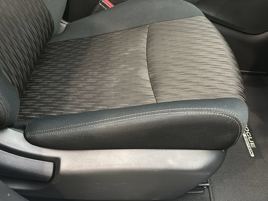Used 2018 Nissan Rogue SV AWD/4WD image 18