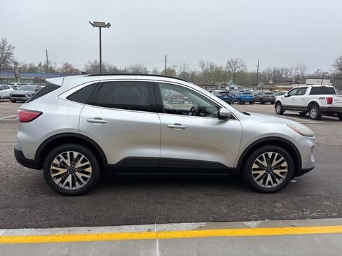 Used 2020 Ford Escape Titanium image 5