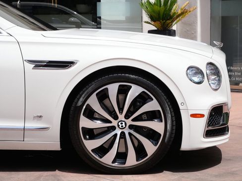 Used 2022 Bentley Flying Spur V8 AWD/4WD image 6