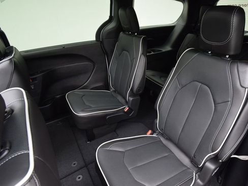 New 2026 Chrysler Pacifica Limited w/ S Appearance Package image 36