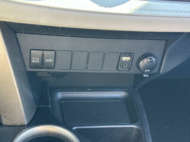 Used 2013 Toyota RAV4 LE FWD image 28