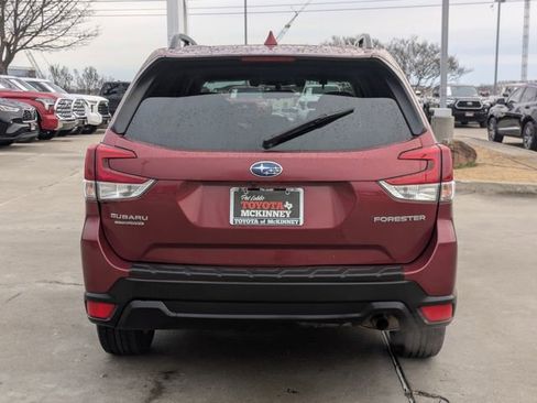 Used 2020 Subaru Forester Premium image 7