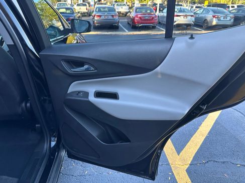 Used 2021 Chevrolet Equinox LT w/ Driver Convenience Package image 24