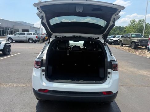 Certified 2022 Jeep Compass Latitude AWD/4WD image 38