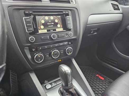 Used 2014 Volkswagen Jetta GLI Autobahn image 28
