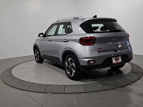 Used 2022 Hyundai Venue SEL image 3