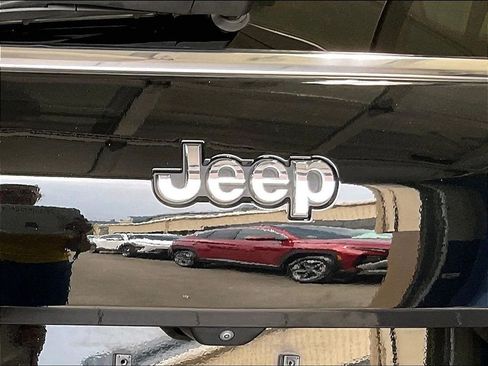 Used 2022 Jeep Grand Cherokee L Limited AWD/4WD image 30
