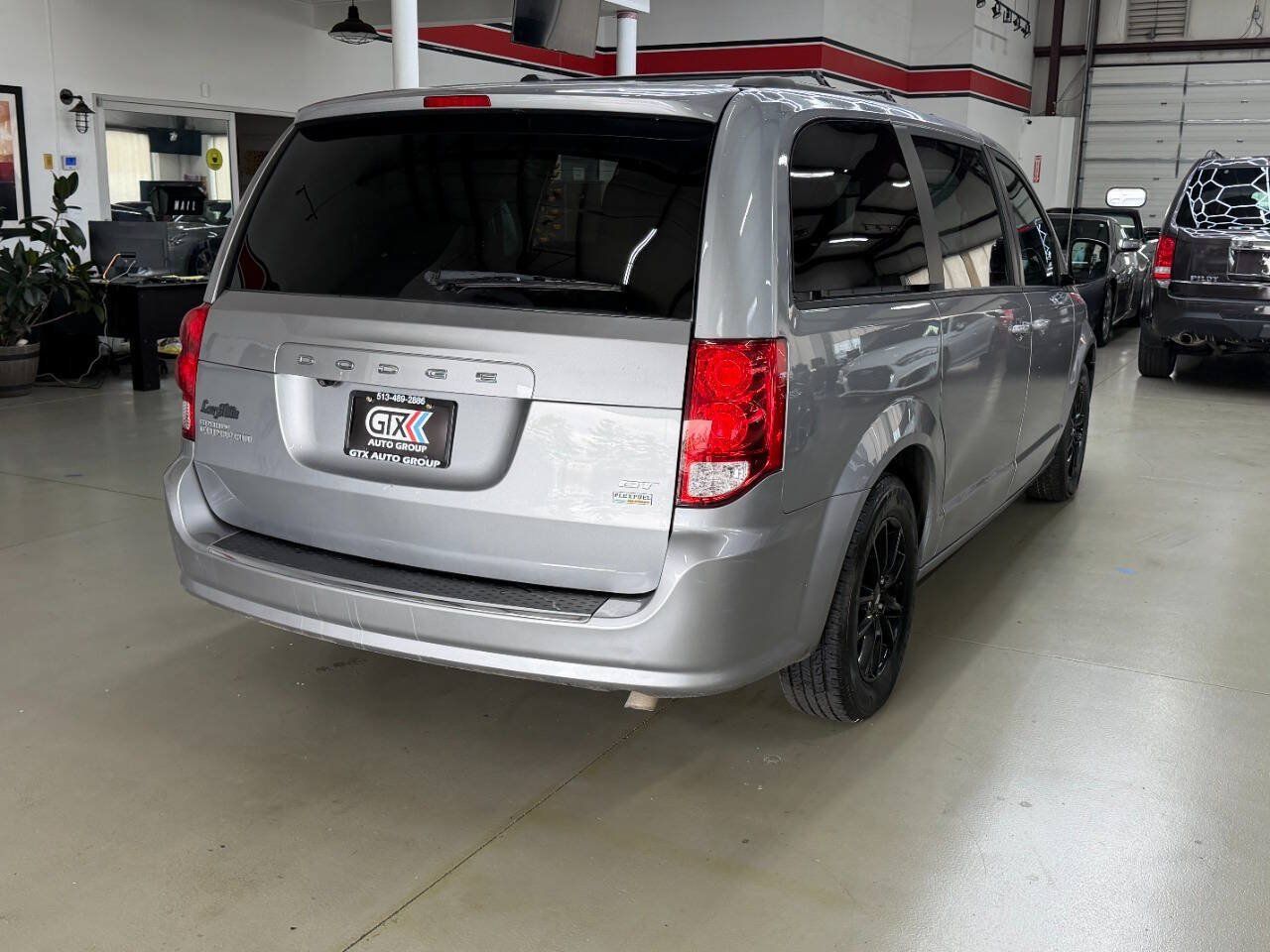 Used 2019 Dodge Grand Caravan GT FWD image 2