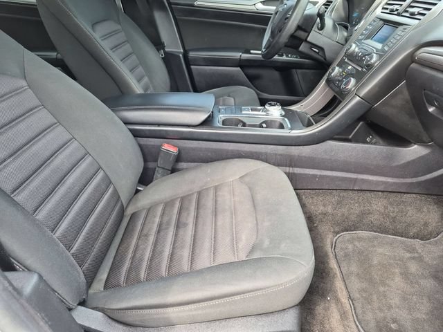 Used 2017 Ford Fusion SE FWD image 26