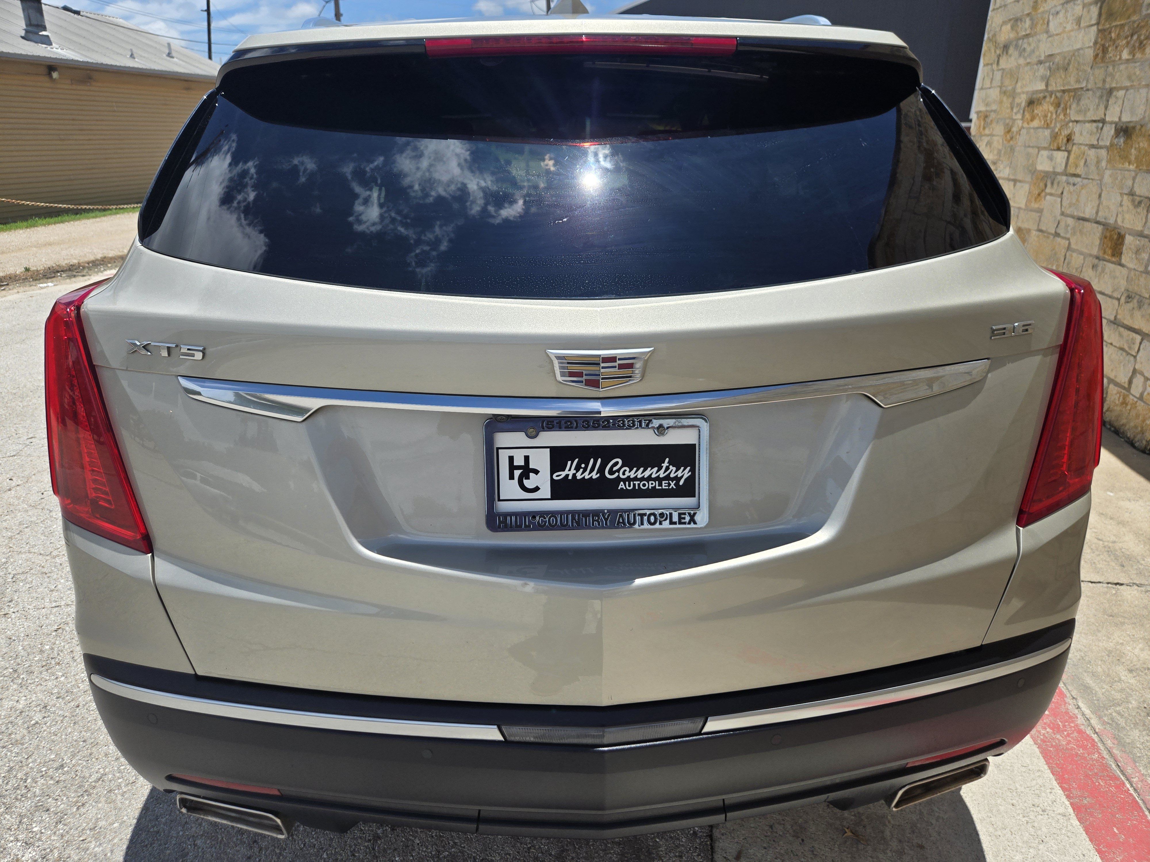 Used 2017 Cadillac XT5 Luxury w/ Driver Awareness Package FWD image 16