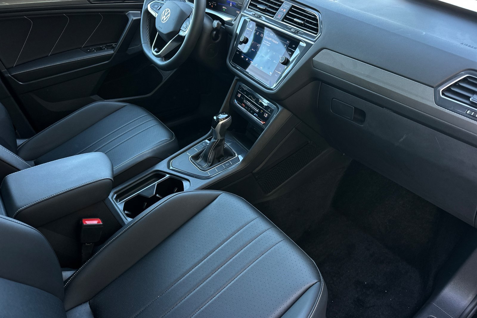 Used 2023 Volkswagen Tiguan SE w/ Panoramic Sunroof Package FWD image 17
