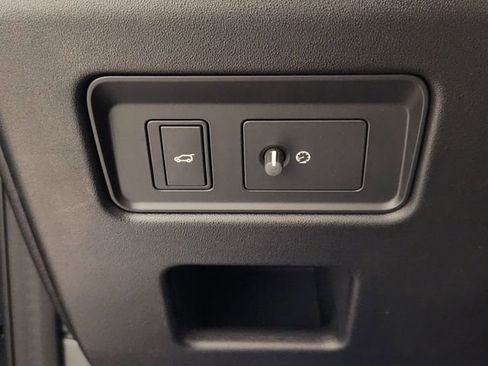 New 2026 Land Rover Discovery Limited Edition image 20