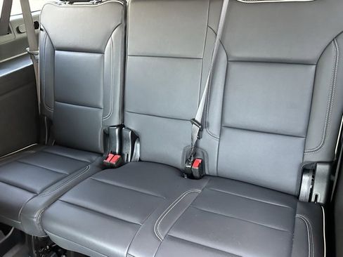 Used 2025 Chevrolet Suburban Premier image 9