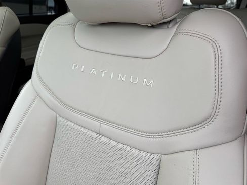 Used 2020 Ford Explorer Platinum w/ Premium Technology Package AWD/4WD image 16