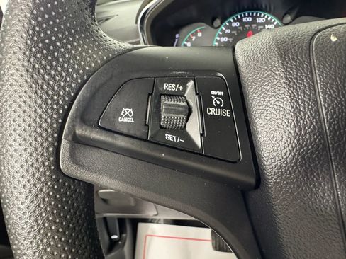 Used 2020 Chevrolet Trax LT AWD/4WD image 15