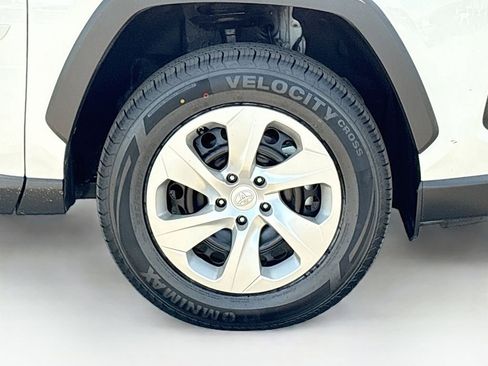 Certified 2022 Toyota RAV4 LE FWD image 31