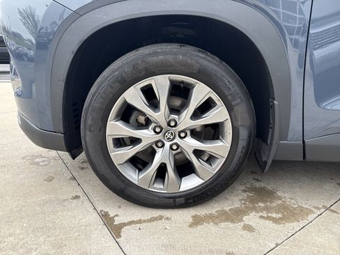 Used 2024 Toyota Grand Highlander Limited image 36