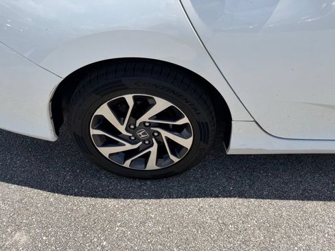 Used 2018 Honda Civic EX image 5