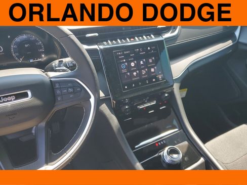 New 2025 Jeep Grand Cherokee Laredo w/ Luxury Tech Group I image 16