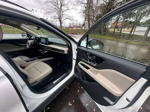 Used 2025 Lincoln Corsair AWD w/ Equipment Group 101A image 25