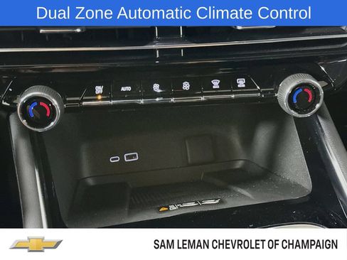 Used 2025 Chevrolet Traverse LT FWD image 16