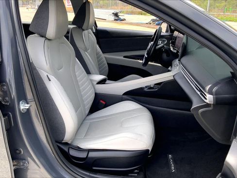 Used 2023 Hyundai Elantra Limited FWD image 9