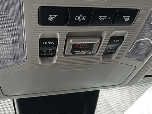 Used 2019 Toyota RAV4 XLE Premium image 31