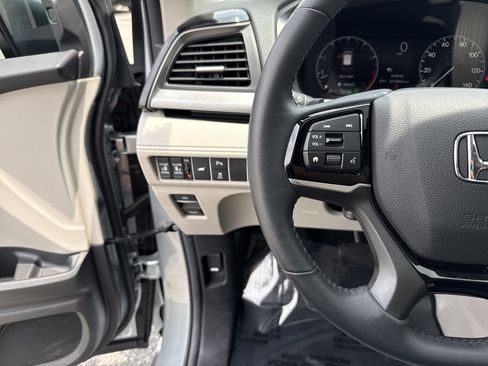 Used 2025 Honda Odyssey Touring image 19