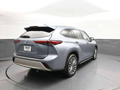 Certified 2020 Toyota Highlander Platinum w/ Preferred Accessory Package AWD/4WD image 6