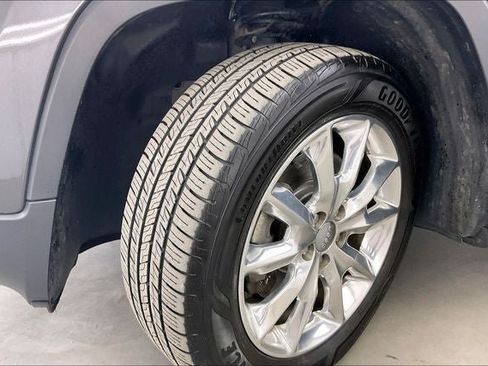 Used 2014 Jeep Cherokee Limited w/ Luxury Group AWD/4WD image 34
