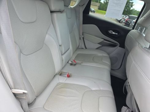 Used 2020 Jeep Cherokee Limited FWD image 12