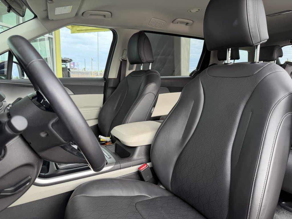 Used 2024 Kia Carnival LX FWD image 35