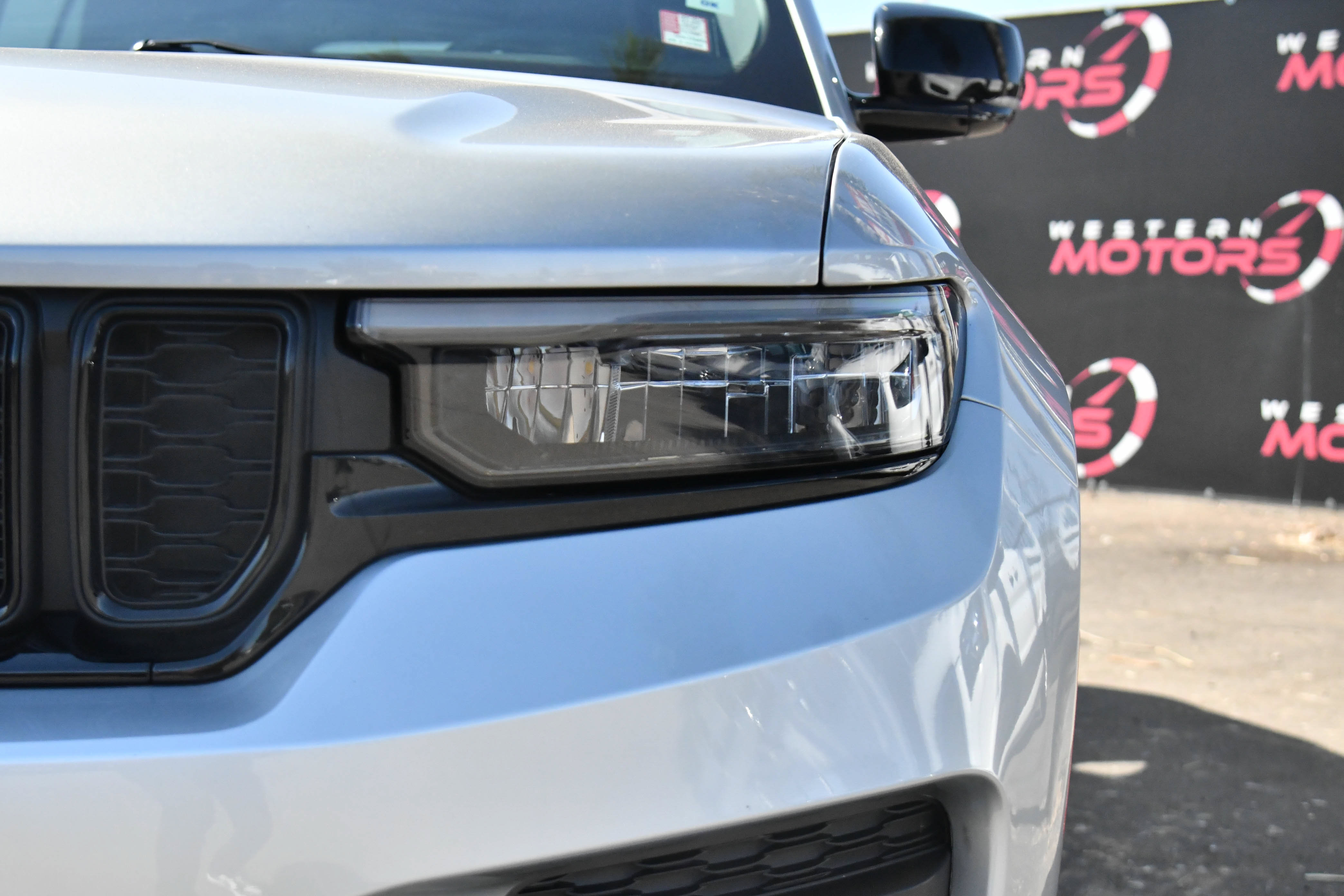 Used 2025 Jeep Grand Cherokee Altitude AWD/4WD image 11