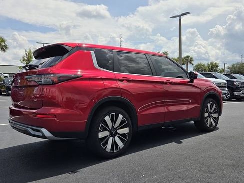 Used 2025 Mitsubishi Outlander SE FWD image 6