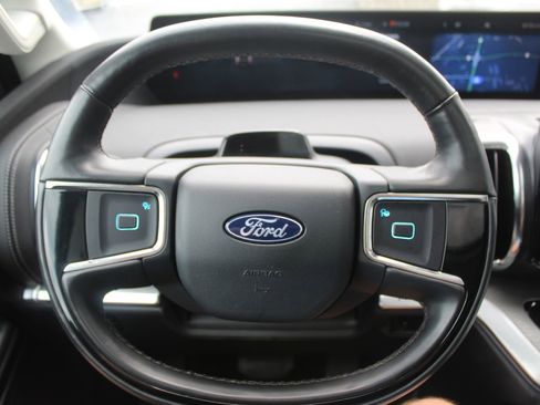Used 2025 Ford Expedition Max Platinum AWD/4WD image 32