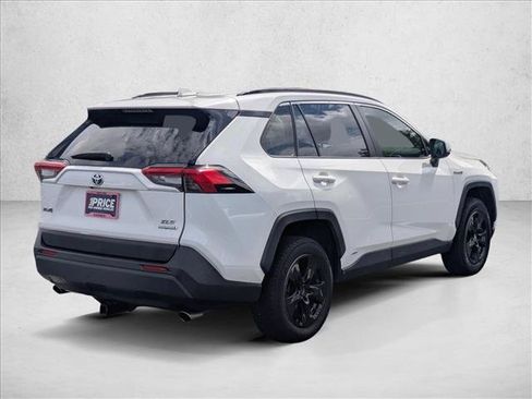Used 2020 Toyota RAV4 XLE AWD/4WD image 5