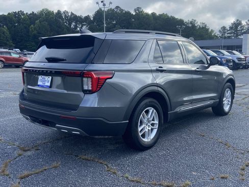 Used 2025 Ford Explorer Active w/ Active Comfort Package RWD image 3