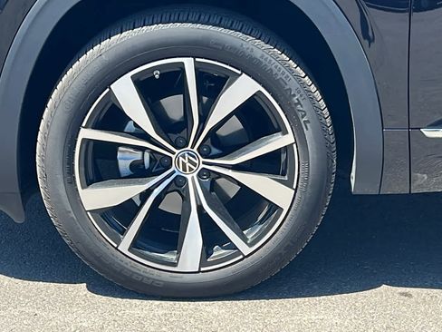 Certified 2025 Volkswagen Atlas SEL Premium R-Line AWD/4WD image 9