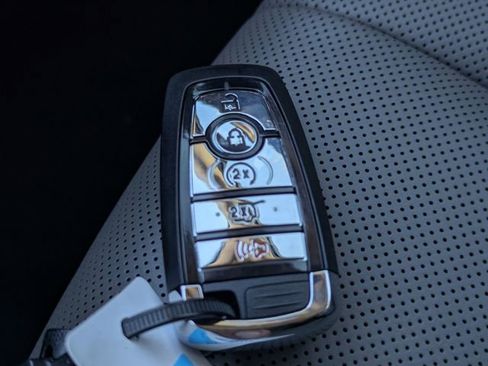 New 2025 Lincoln Corsair Reserve w/ Equipment Group 202A image 28