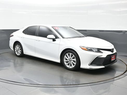 Used 2022 Toyota Camry LE FWD image 8