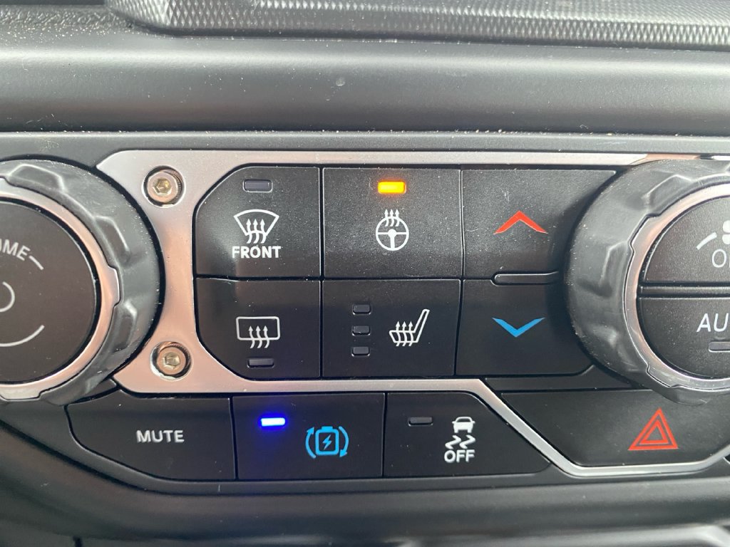 Used 2023 Jeep Wrangler Unlimited Sahara AWD/4WD image 19