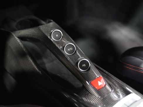 Used 2016 Ferrari 488 GTB RWD image 31